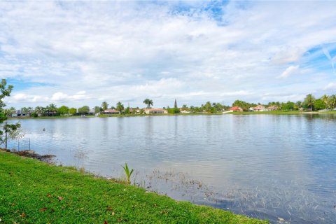 House in Davie, Florida 3 bedrooms, 161.65 sq.m. № 2017180 - photo 16