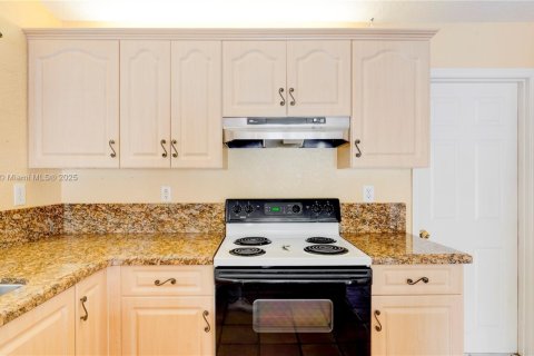 House in Davie, Florida 3 bedrooms, 161.65 sq.m. № 2017180 - photo 27