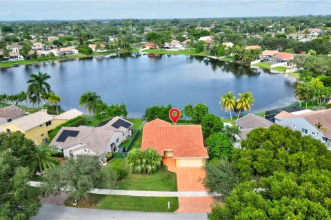 House in Davie, Florida 3 bedrooms, 161.65 sq.m. № 2017180 - photo 2