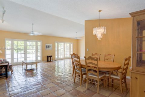 House in Davie, Florida 3 bedrooms, 161.65 sq.m. № 2017180 - photo 19