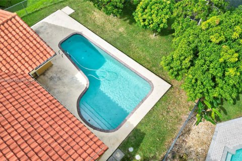 House in Davie, Florida 3 bedrooms, 161.65 sq.m. № 2017180 - photo 8