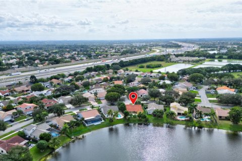 House in Davie, Florida 3 bedrooms, 161.65 sq.m. № 2017180 - photo 4