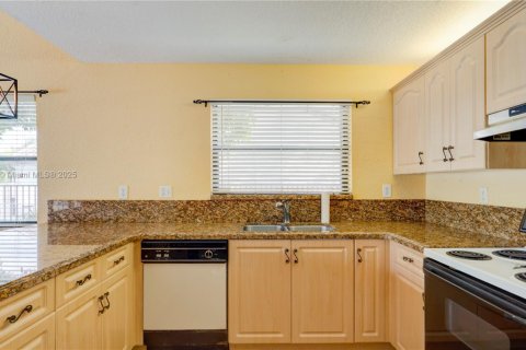 House in Davie, Florida 3 bedrooms, 161.65 sq.m. № 2017180 - photo 26