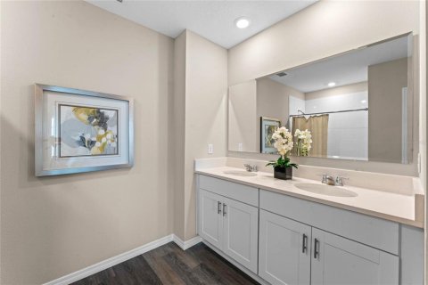 Casa en venta en Kissimmee, Florida, 5 dormitorios, 227.33 m2 № 1908258 - foto 18