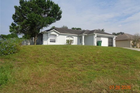 House in Deltona, Florida 3 bedrooms, 159.98 sq.m. № 2267238 - photo 3