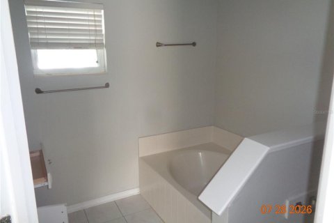 House in Deltona, Florida 3 bedrooms, 159.98 sq.m. № 2267238 - photo 26