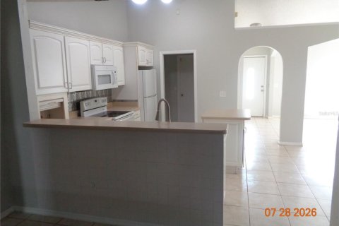 House in Deltona, Florida 3 bedrooms, 159.98 sq.m. № 2267238 - photo 15