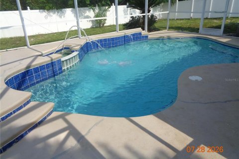 House in Deltona, Florida 3 bedrooms, 159.98 sq.m. № 2267238 - photo 6