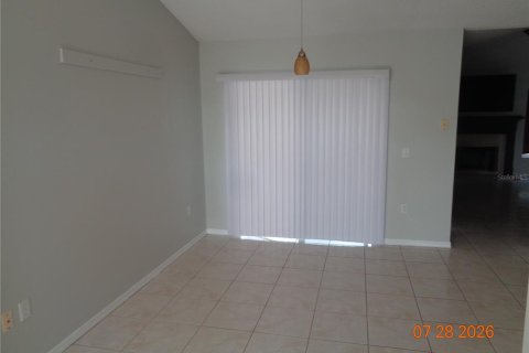 House in Deltona, Florida 3 bedrooms, 159.98 sq.m. № 2267238 - photo 11