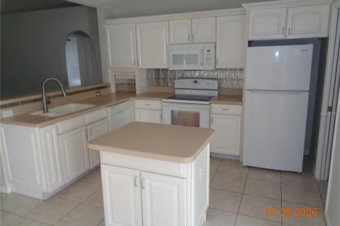 House in Deltona, Florida 3 bedrooms, 159.98 sq.m. № 2267238 - photo 12