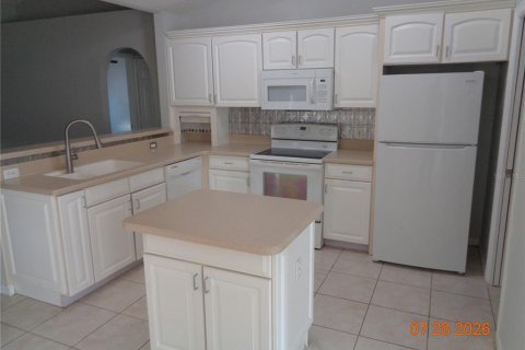 House in Deltona, Florida 3 bedrooms, 159.98 sq.m. № 2267238 - photo 13