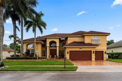 Villa ou maison à vendre à Pembroke Pines, Floride: 4 chambres, 503.9 m2 № 1950536 - photo 2