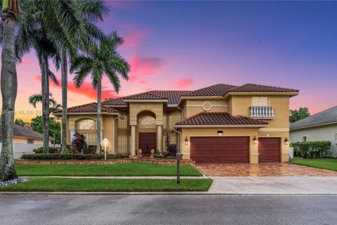 Villa ou maison à vendre à Pembroke Pines, Floride: 4 chambres, 503.9 m2 № 1950536 - photo 1
