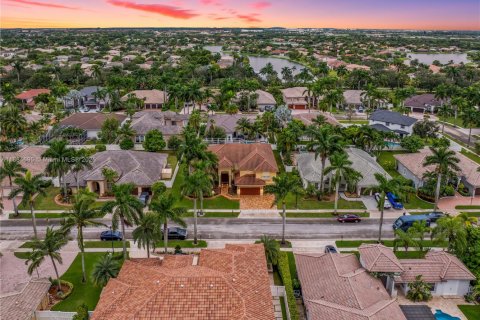 Villa ou maison à vendre à Pembroke Pines, Floride: 4 chambres, 503.9 m2 № 1950536 - photo 4
