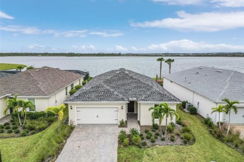 House in Punta Gorda, Florida 3 bedrooms, 193.61 sq.m. № 2233671 - photo 11