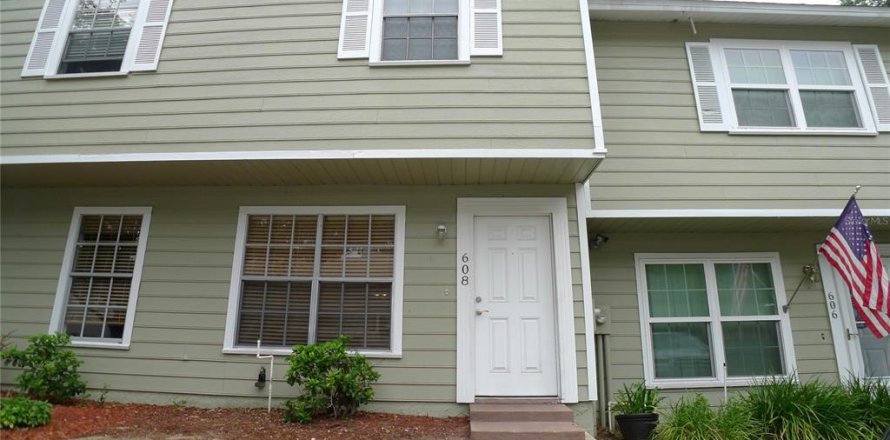 Townhouse in Brandon, Florida 2 bedrooms, 94.76 sq.m. № 2233422