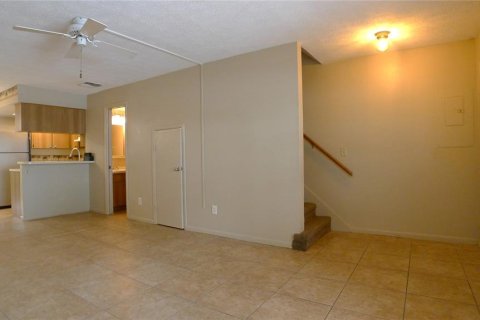 Townhouse in Brandon, Florida 2 bedrooms, 94.76 sq.m. № 2233422 - photo 4