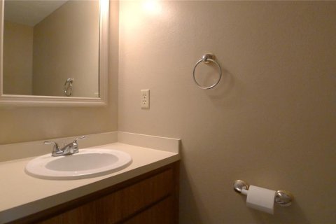 Townhouse in Brandon, Florida 2 bedrooms, 94.76 sq.m. № 2233422 - photo 5