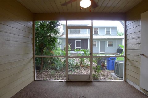 Townhouse in Brandon, Florida 2 bedrooms, 94.76 sq.m. № 2233422 - photo 9