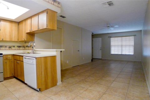 Townhouse in Brandon, Florida 2 bedrooms, 94.76 sq.m. № 2233422 - photo 11
