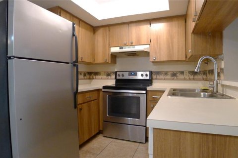 Townhouse in Brandon, Florida 2 bedrooms, 94.76 sq.m. № 2233422 - photo 3