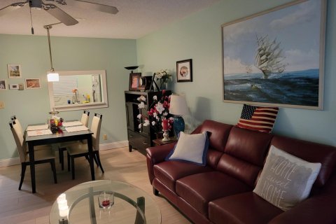 Copropriété à vendre à Palm Springs, Floride: 1 chambre, 64.66 m2 № 2241559 - photo 2