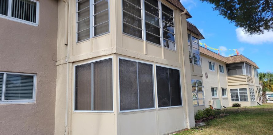 Condo à Palm Springs, Floride, 1 chambre  № 2241559