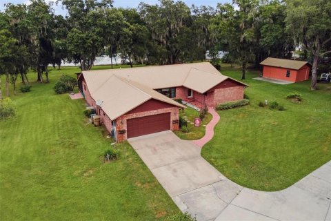 House in Lady Lake, Florida 3 bedrooms, 218.69 sq.m. № 2220284