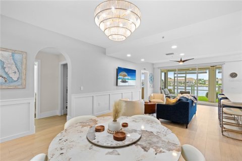 Condo in Naples, Florida, 2 bedrooms № 2215410 - photo 18