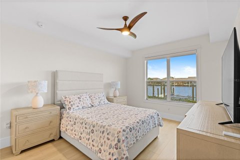 Condo in Naples, Florida, 2 bedrooms № 2215410 - photo 19