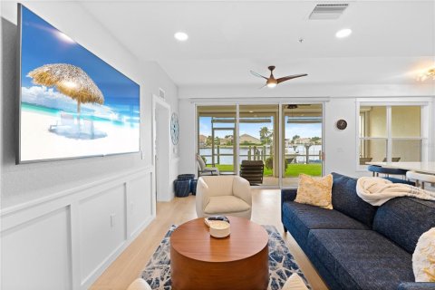 Condo in Naples, Florida, 2 bedrooms № 2215410 - photo 6