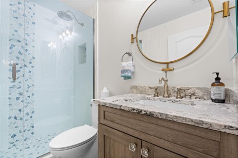Condo in Naples, Florida, 2 bedrooms № 2215410 - photo 20