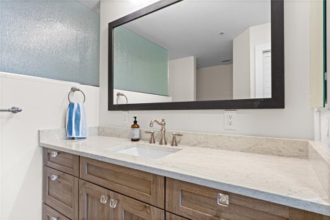 Condo in Naples, Florida, 2 bedrooms № 2215410 - photo 21