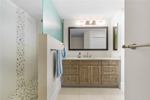 Condo in Naples, Florida, 2 bedrooms № 2215410 - photo 22