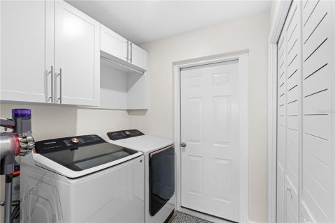 Condo in Naples, Florida, 2 bedrooms № 2215410 - photo 29