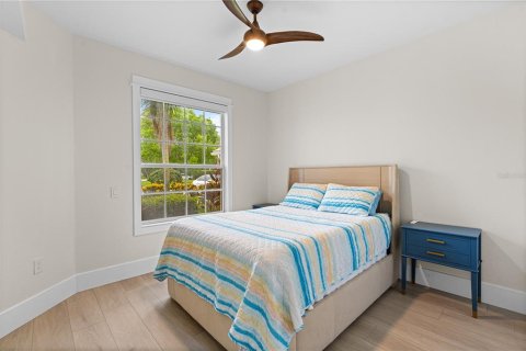 Condo in Naples, Florida, 2 bedrooms № 2215410 - photo 24