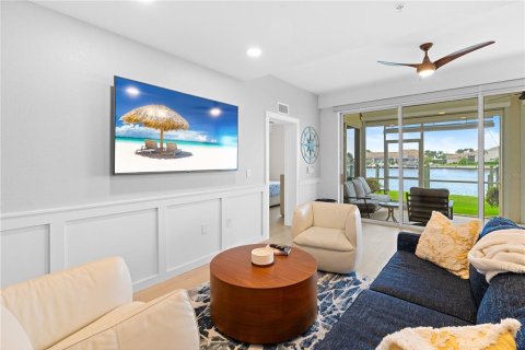 Condo in Naples, Florida, 2 bedrooms № 2215410 - photo 12