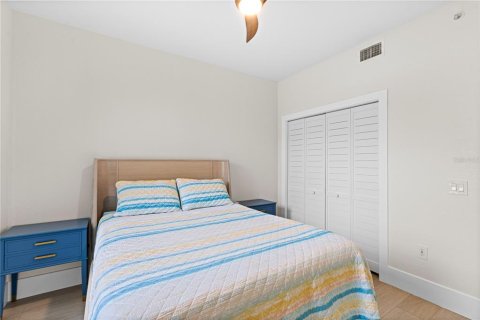 Condo in Naples, Florida, 2 bedrooms № 2215410 - photo 25
