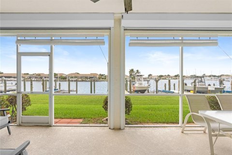 Condo in Naples, Florida, 2 bedrooms № 2215410 - photo 27