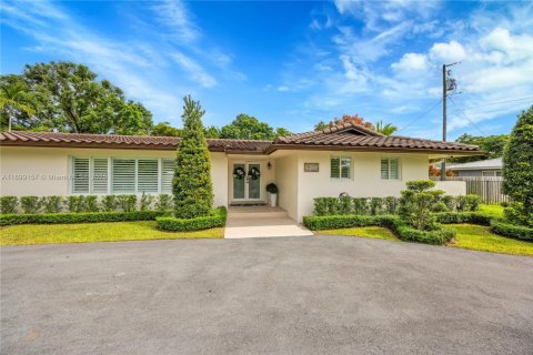 Villa ou maison à vendre à Cutler Bay, Floride: 5 chambres, 309.36 m2 № 1951162 - photo 2