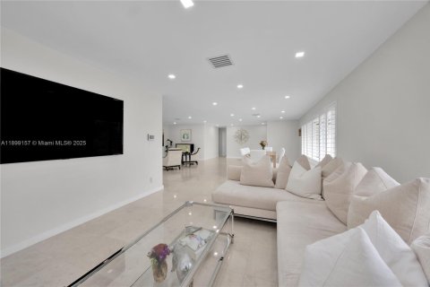 Villa ou maison à vendre à Cutler Bay, Floride: 5 chambres, 309.36 m2 № 1951162 - photo 5