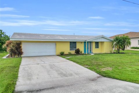 Снять в аренду виллу или дом в Пунта-Горда, Флорида 3 комнаты, 118.26м2, № 1805638 - фото 2