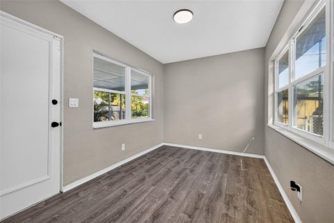 Casa en venta en Gulfport, Florida, 3 dormitorios, 100.33 m2 № 2383673 - foto 10