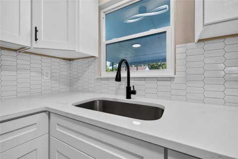 Casa en venta en Gulfport, Florida, 3 dormitorios, 100.33 m2 № 2383673 - foto 9