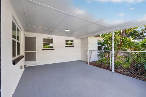 Casa en venta en Gulfport, Florida, 3 dormitorios, 100.33 m2 № 2383673 - foto 17