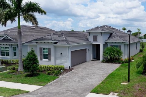 House in WELLEN PARK in Venice, Florida 3 bedrooms, 172.61 sq.m. № 2304435