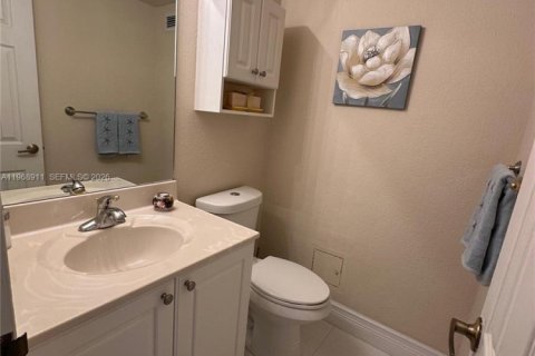 Condominio en alquiler en Hollywood, Florida, 1 dormitorio, 77.57 m2 № 2029885 - foto 10