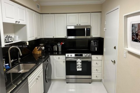 Condominio en alquiler en Hollywood, Florida, 1 dormitorio, 77.57 m2 № 2029885 - foto 8