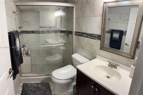 Condominio en alquiler en Hollywood, Florida, 1 dormitorio, 77.57 m2 № 2029885 - foto 9