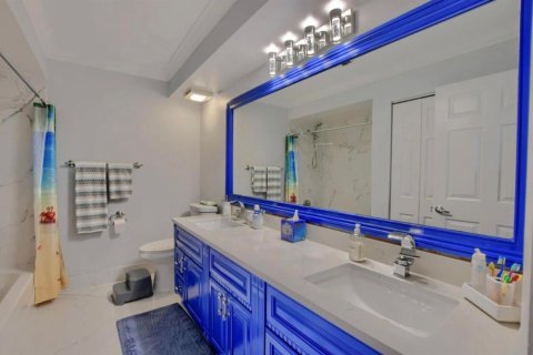 House in Boca Raton, Florida 5 bedrooms, 281.49 sq.m. № 2082126 - photo 15